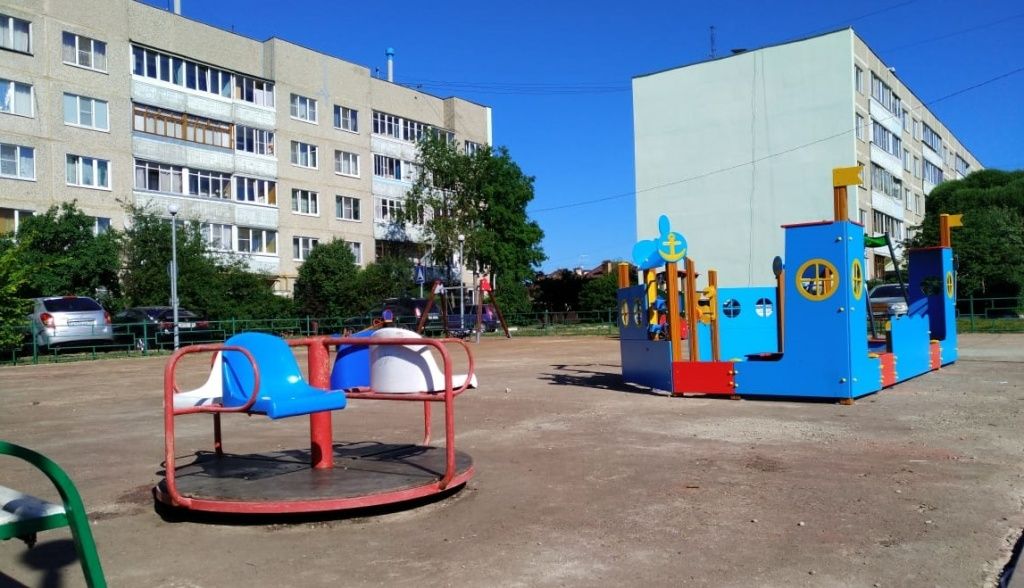 Детскую площадку в Щаповском начали благоустраивать