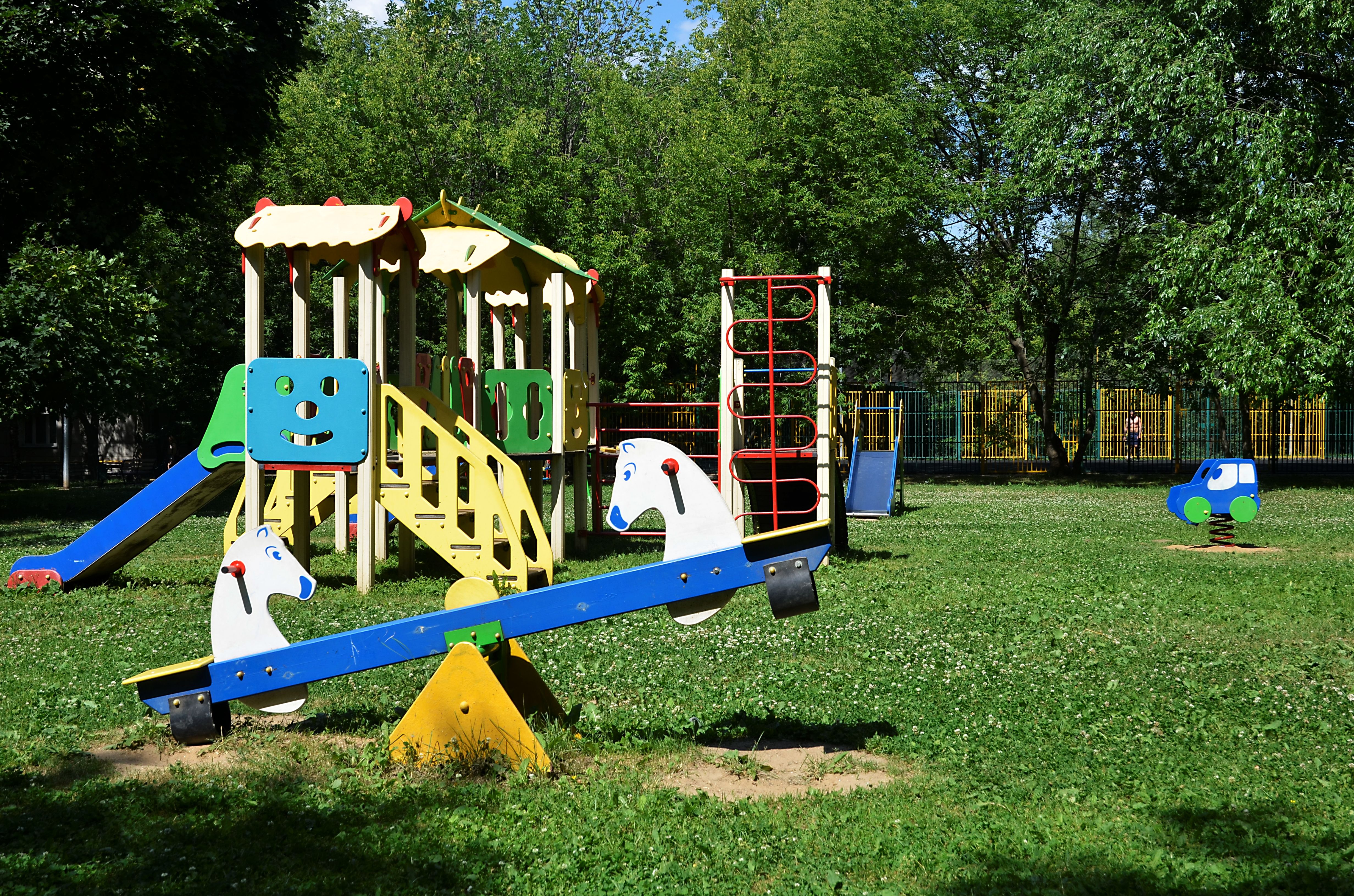 Две детские площадки оборудовали в Новофедоровском