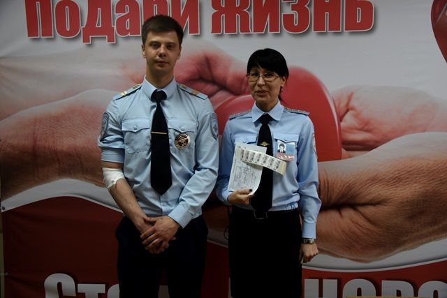 В преддверии Всемирного дня донора сотрудники полиции УВД по ТиНАО провели благотворительную акцию «Подари жизнь – стань донором»