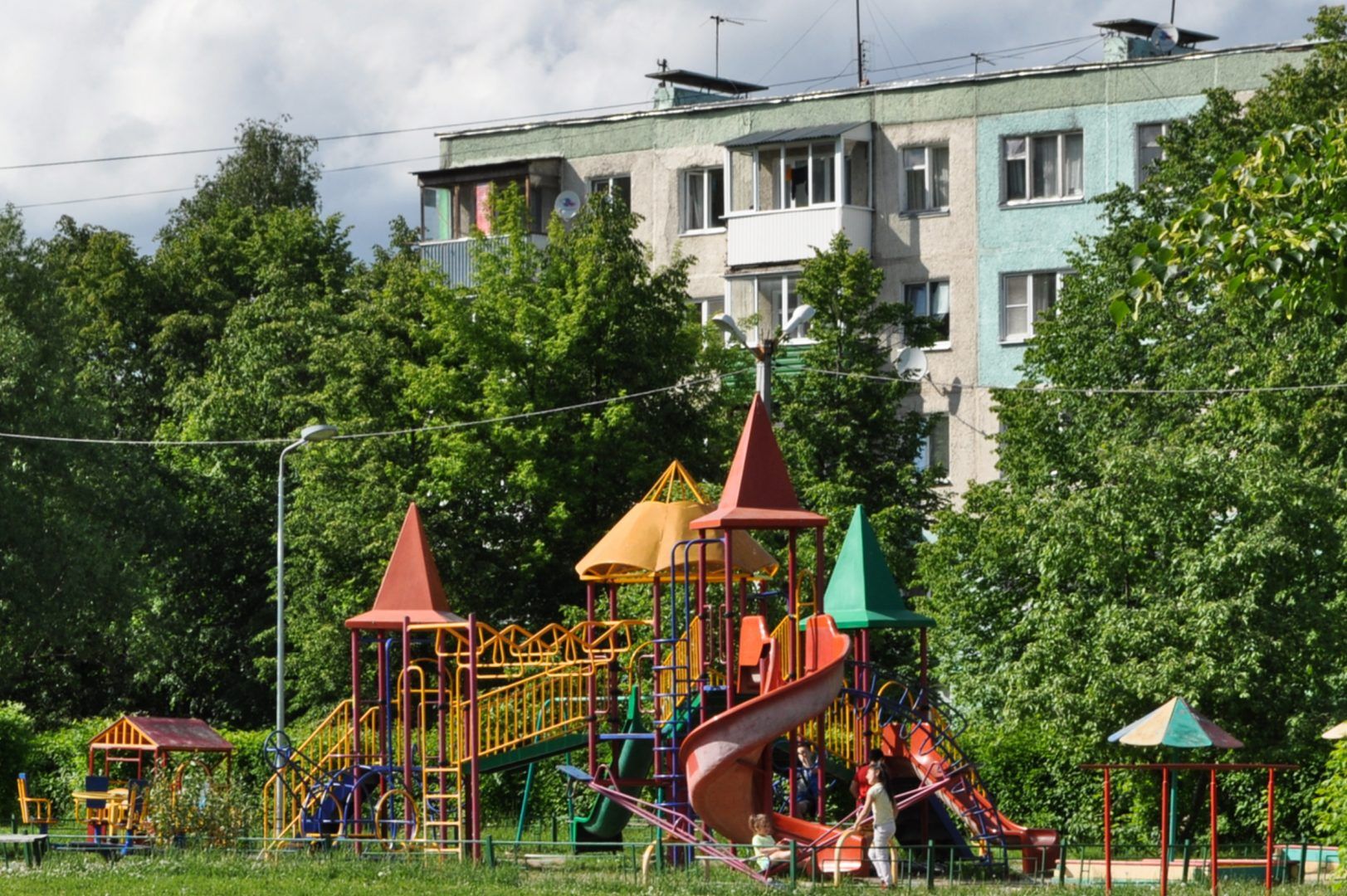Детские площадки оборудуют в Новофедоровском. Фото: Никита Нестеров