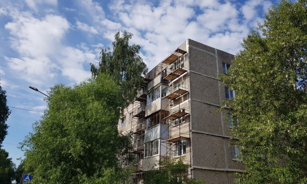 Капитальный ремонт дома начали в Кленовском