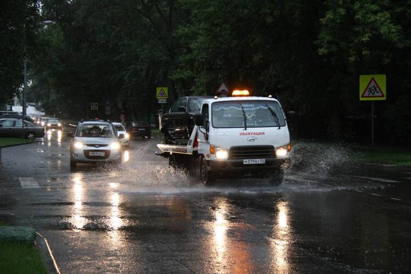 Водителей автомобилей призвали быть осторожными на дороге из-за непогоды. Фото: Антон Гердо, «Вечерняя Москва»
