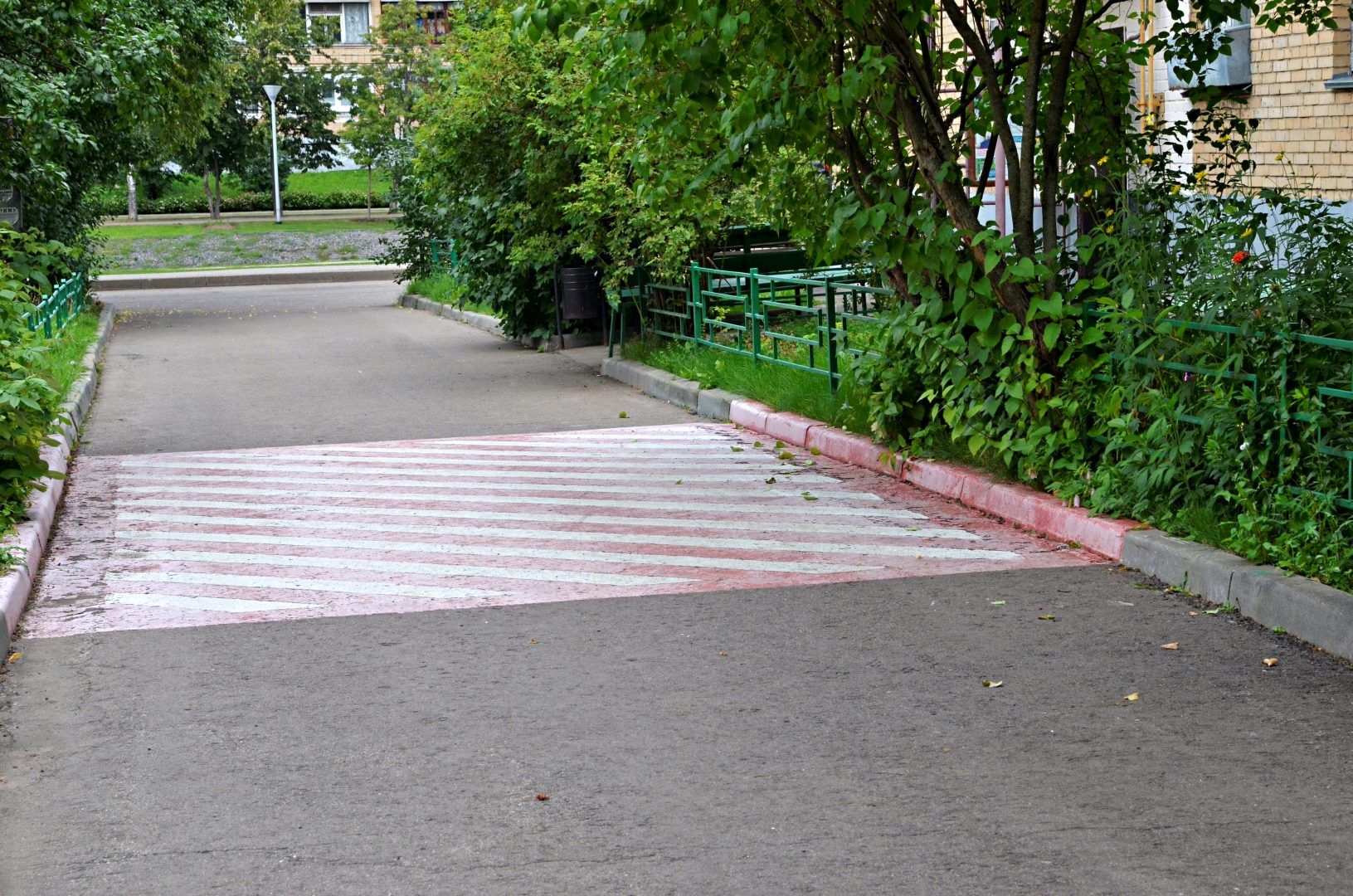 Ремонт тротуара проведут в деревне Кленовского. Фото: Анна Быкова