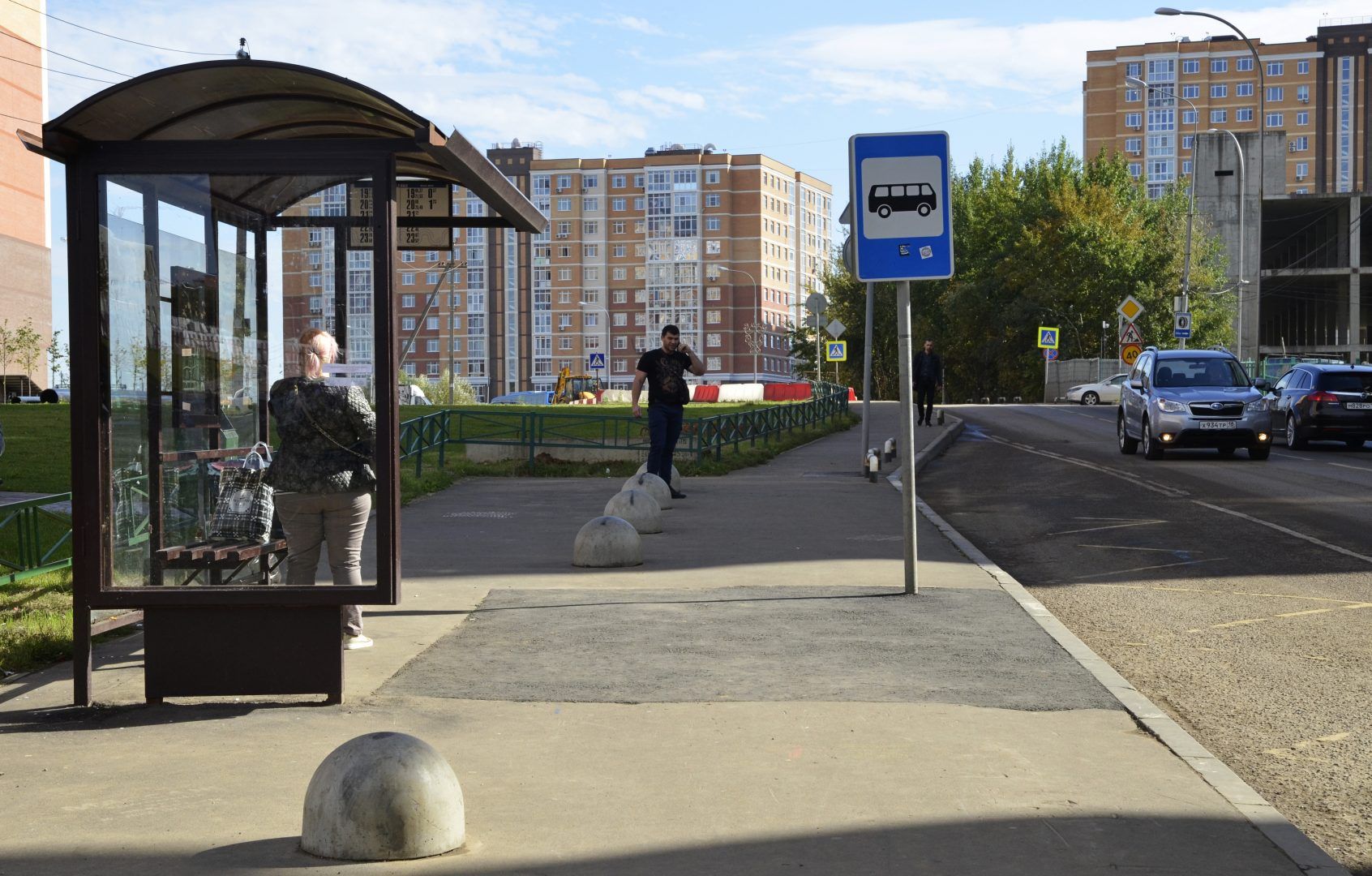 Парковку рядом с автобусной остановкой обновят в Шишкином Лесу. Фото: Анна БыковаПарковку рядом с автобусной остановкой обновят в Шишкином Лесу. Фото: Анна Быкова