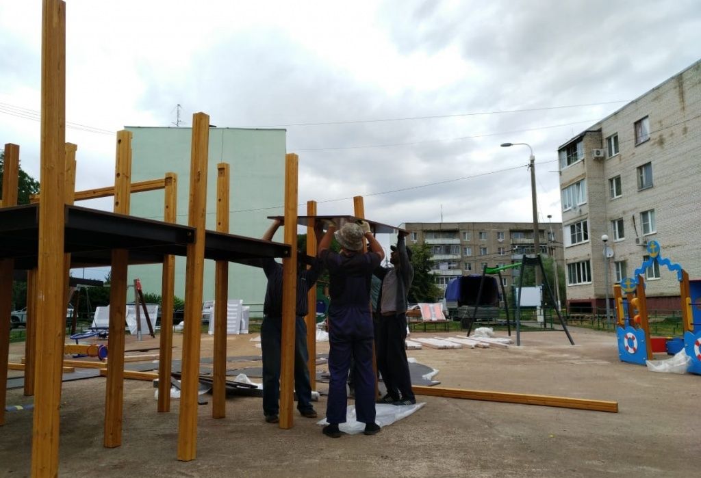 Новый этап благоустройства детской площадки начали в Щаповском