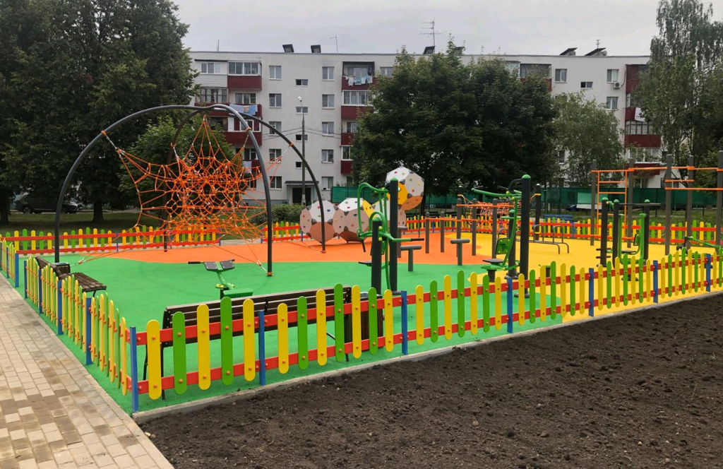 Детскую и тренажерную площадки обновили в Краснопахорском