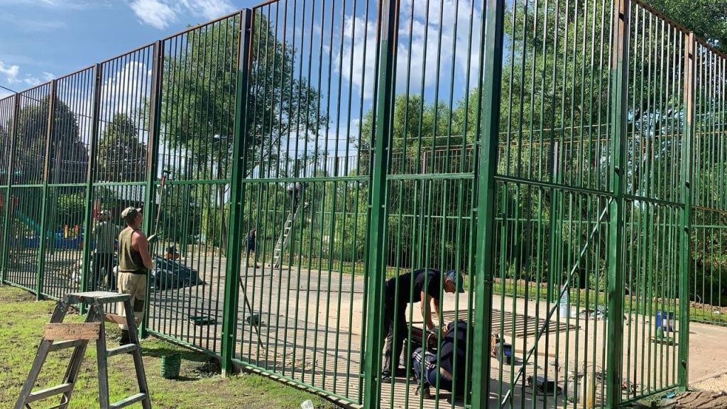 Детскую и спортивную площадки оборудуют в Десеновском