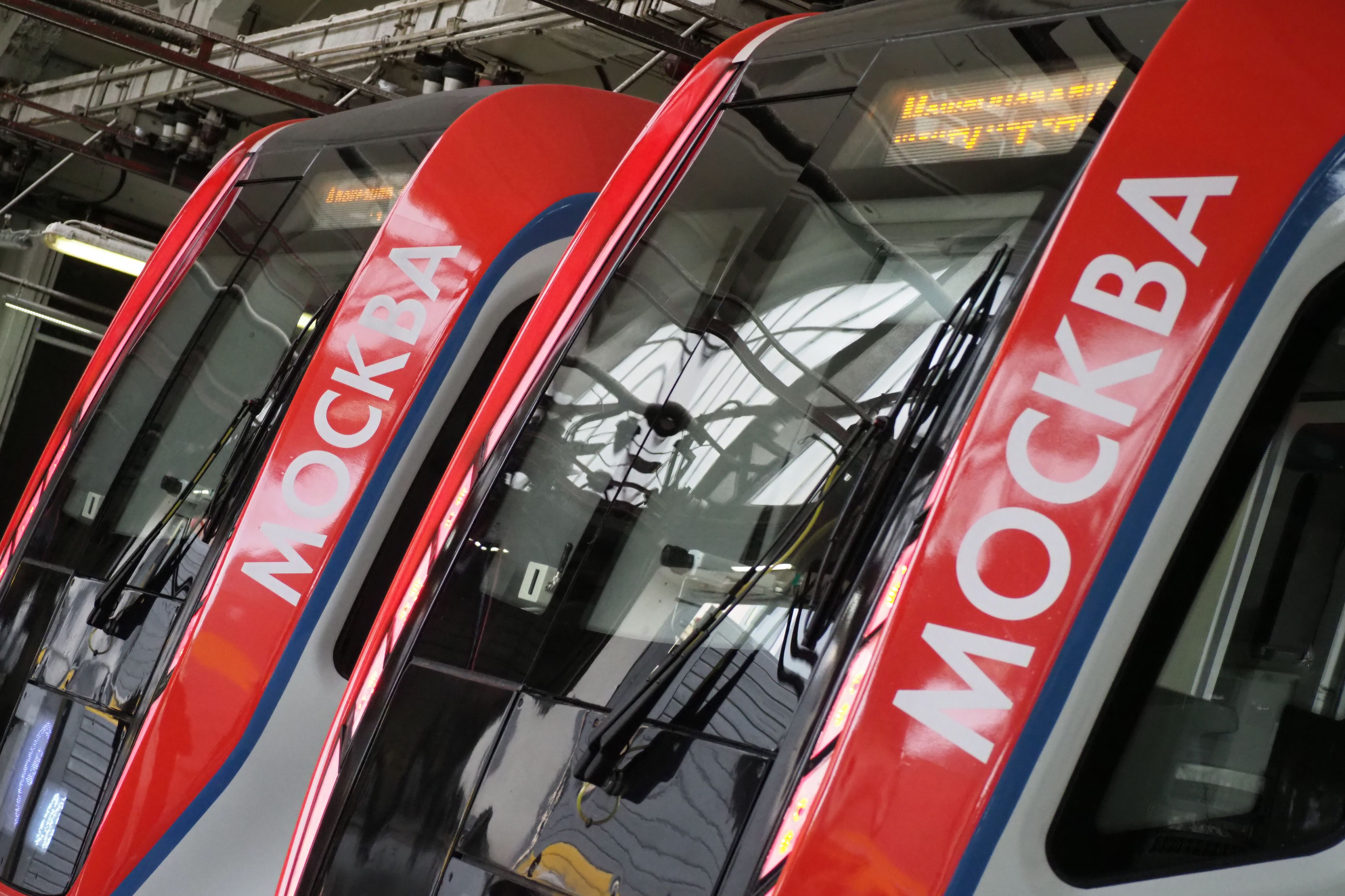 Еще три поезда «Москва-2019» запустили на красной линии метро