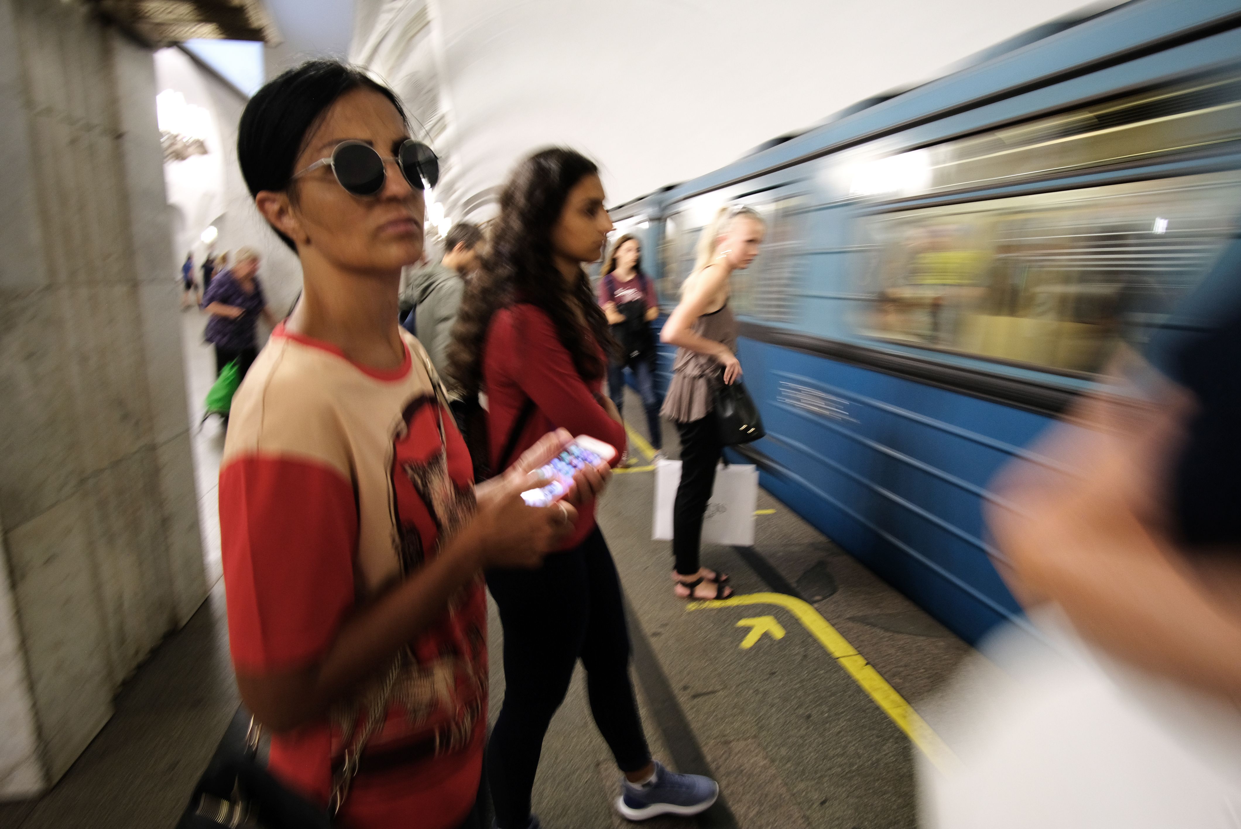 Метро Москвы восстановило движение поездов на серой линии