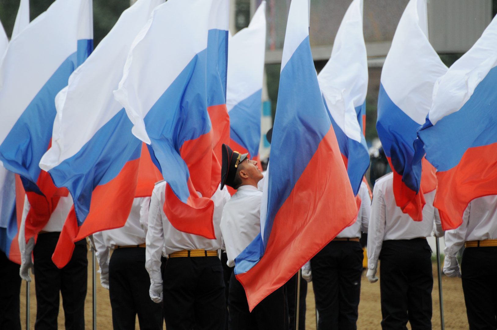 Масштабный флешмоб проходит на Сахарова в честь Дня флага России. Фото: архив, «Вечерняя Москва»