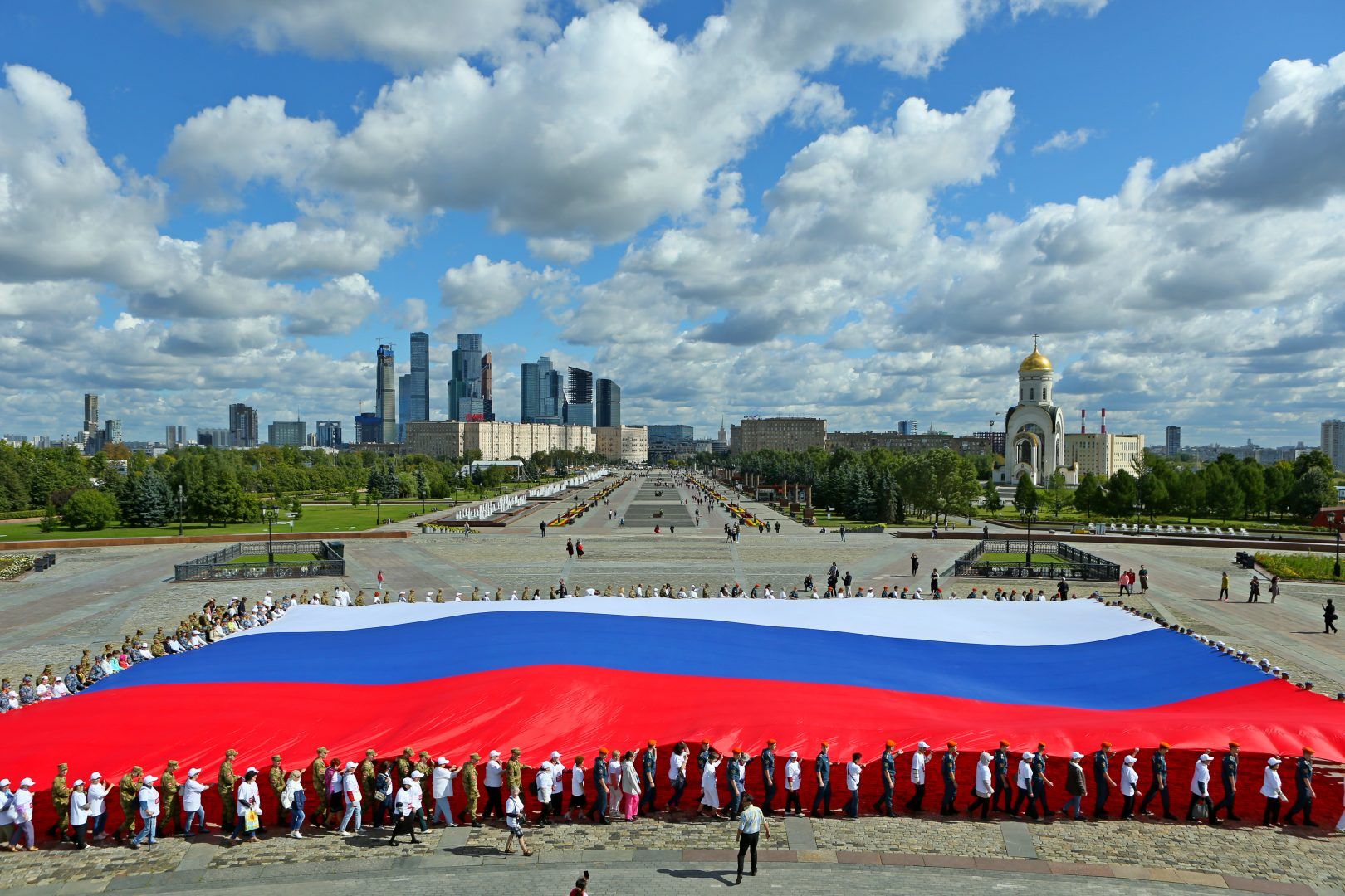 Митинг-концерт в честь Дня флага собрал более 100 тысяч человек. Фото: архив, «Вечерняя Москва»