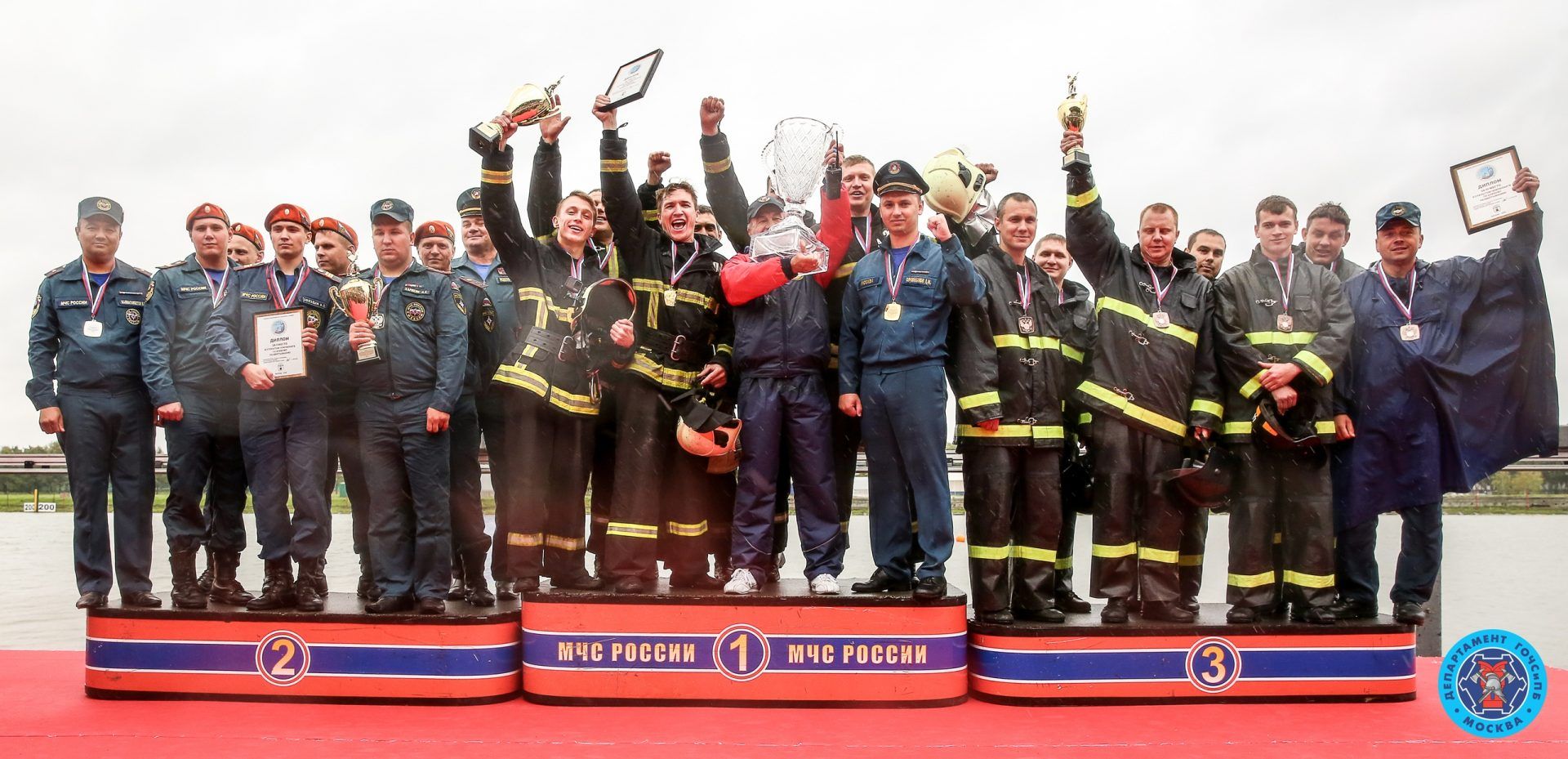 Московские пожарные победили на Чемпионате по боевому развертыванию. Фото: пресс-служба Управления по ТиНАО Департамента ГОЧСиПБ