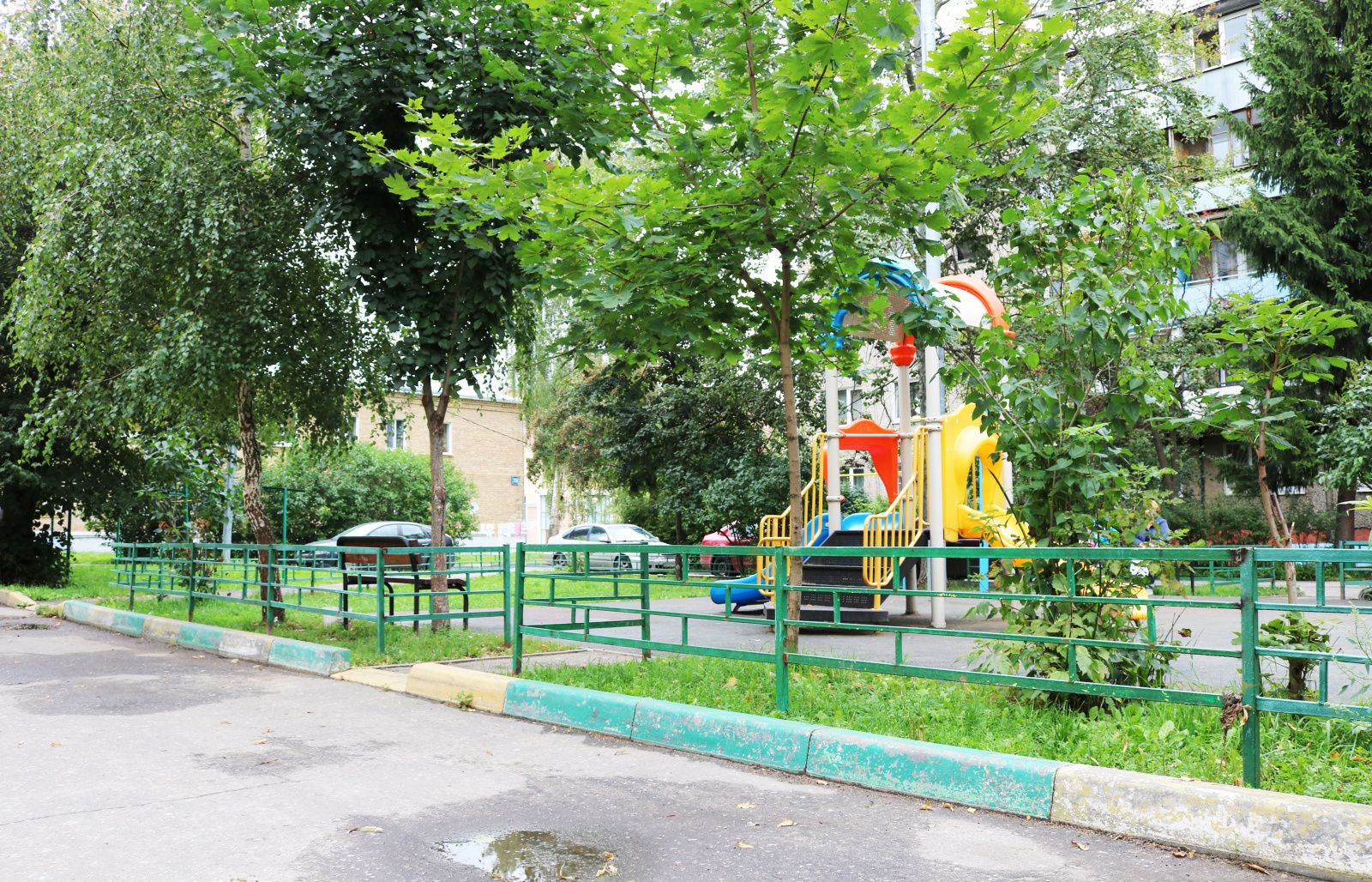 Детскую площадку огородили в поселении Рязановское
