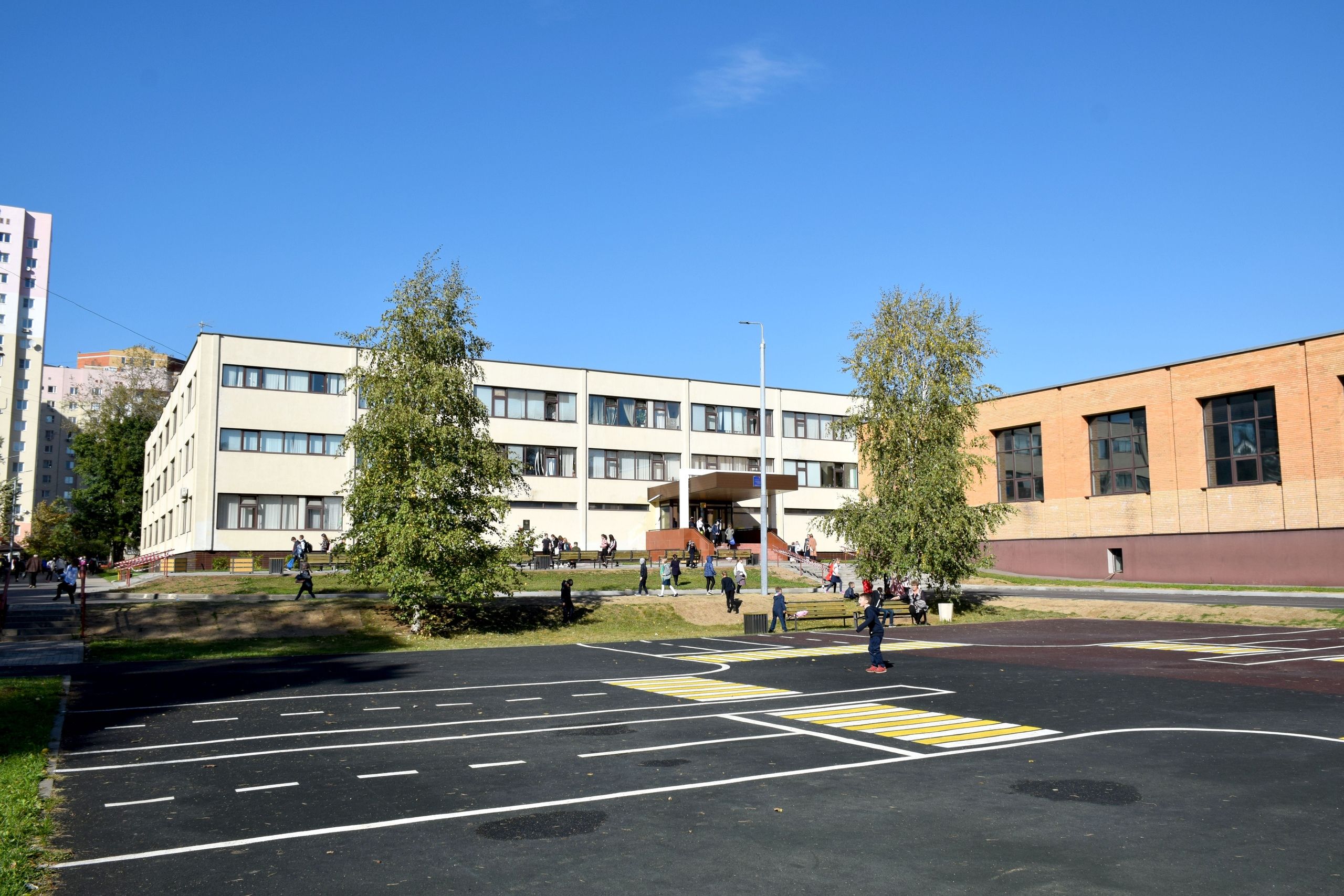 Школьное крыльцо отремонтируют в Мосрентгене