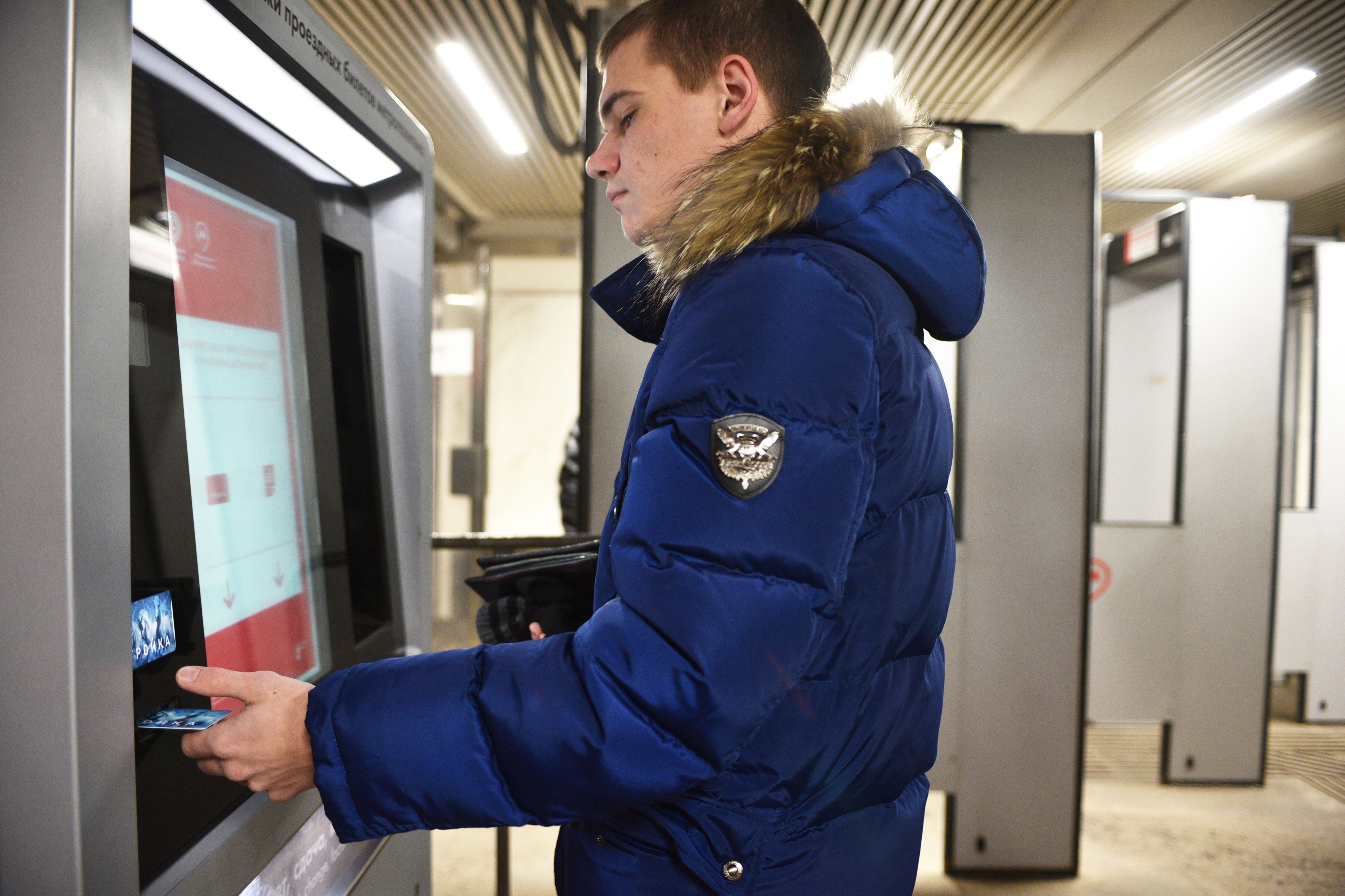 Пассажиры смогут пользоваться автоматами по продаже билетов в метро и на МЦК. Фото: Пелагия Замятина