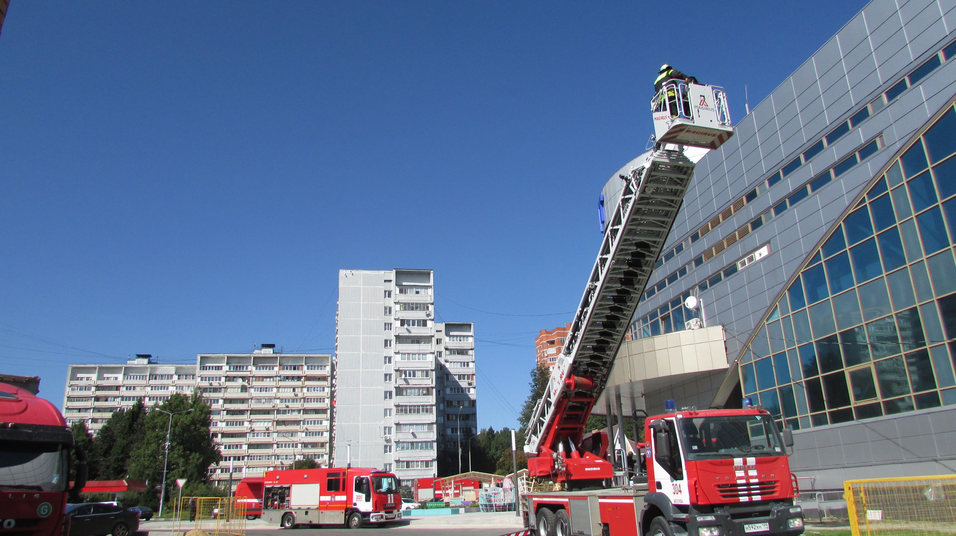 Пожарно-тактические учения на здание с массовым пребыванием людей Дворца спорта «Квант»