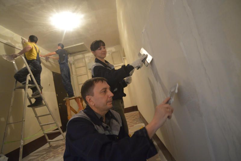 Специалисты завершат ремонт жилого дома в Десеновском