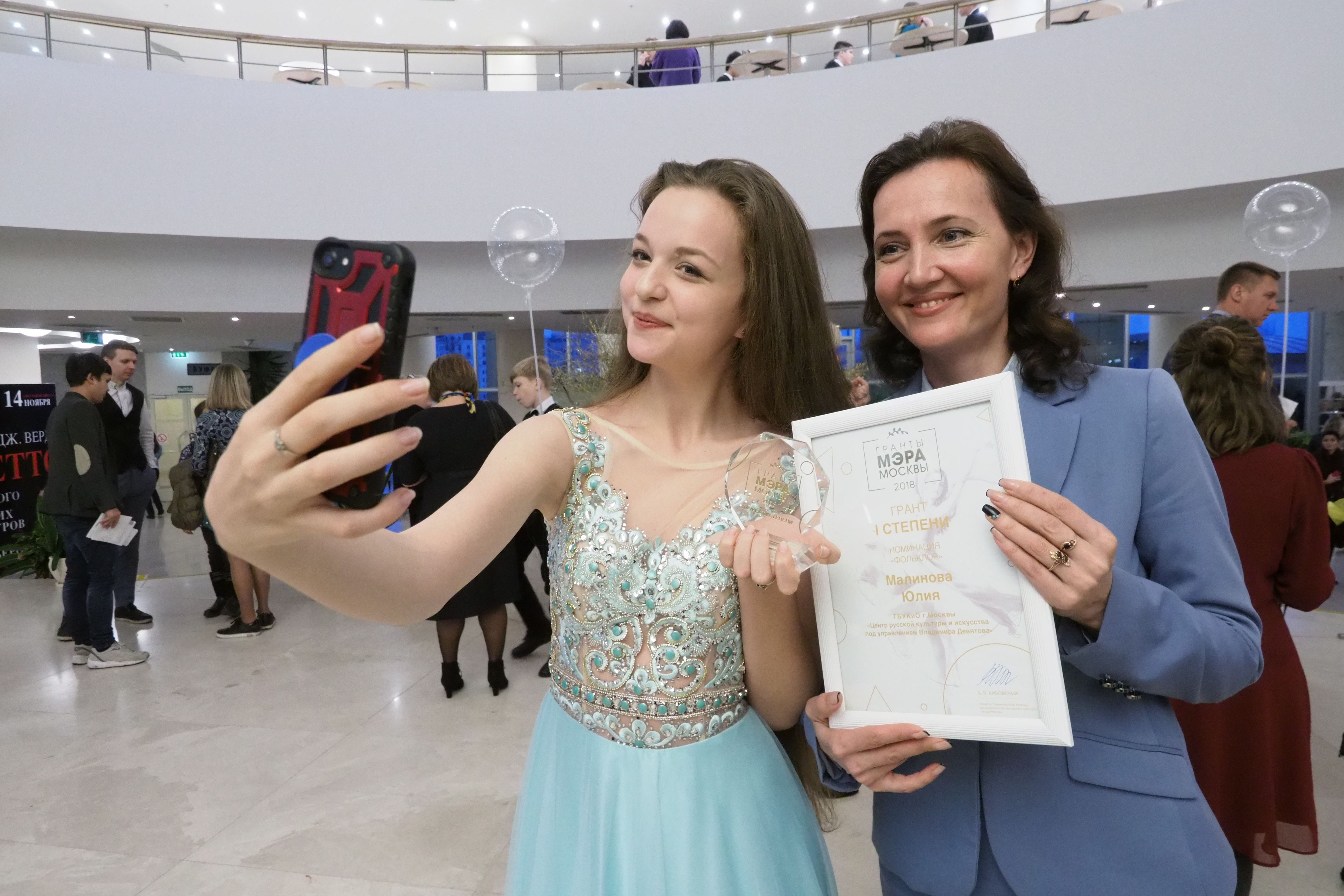 Лауреатов премии мэра поздравили в Москве
