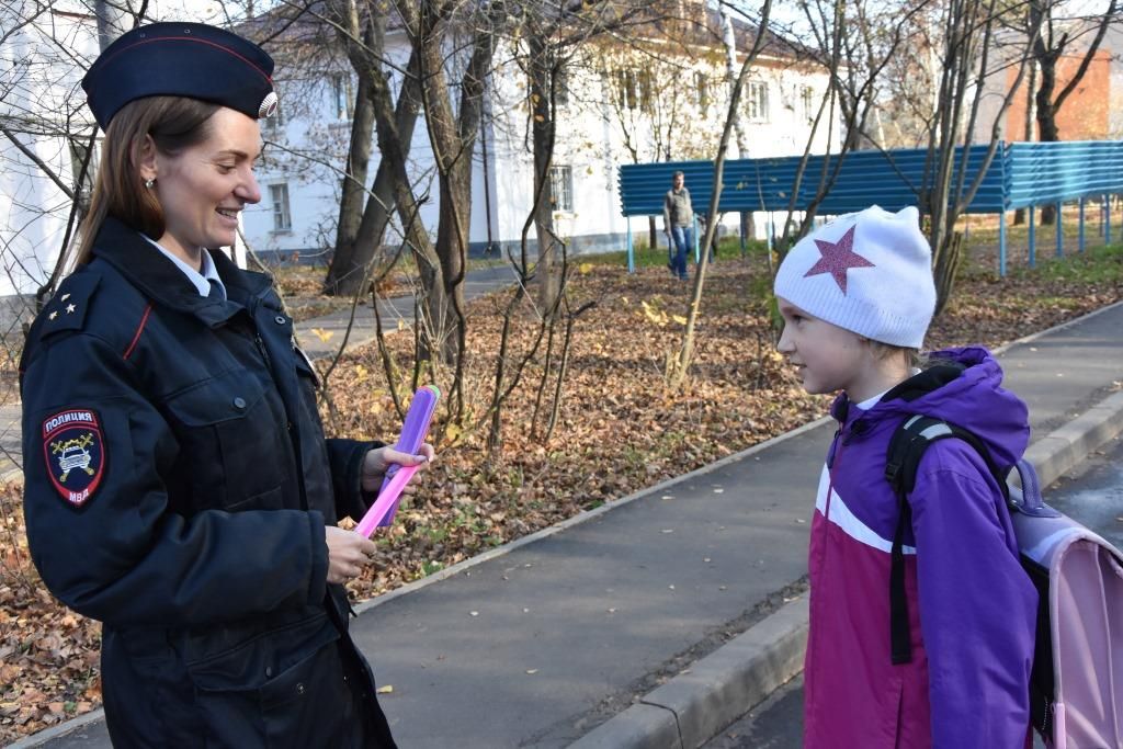 Сотрудники Госавтоинспекции Новой Москвы провели профилактическую беседу со школьниками
