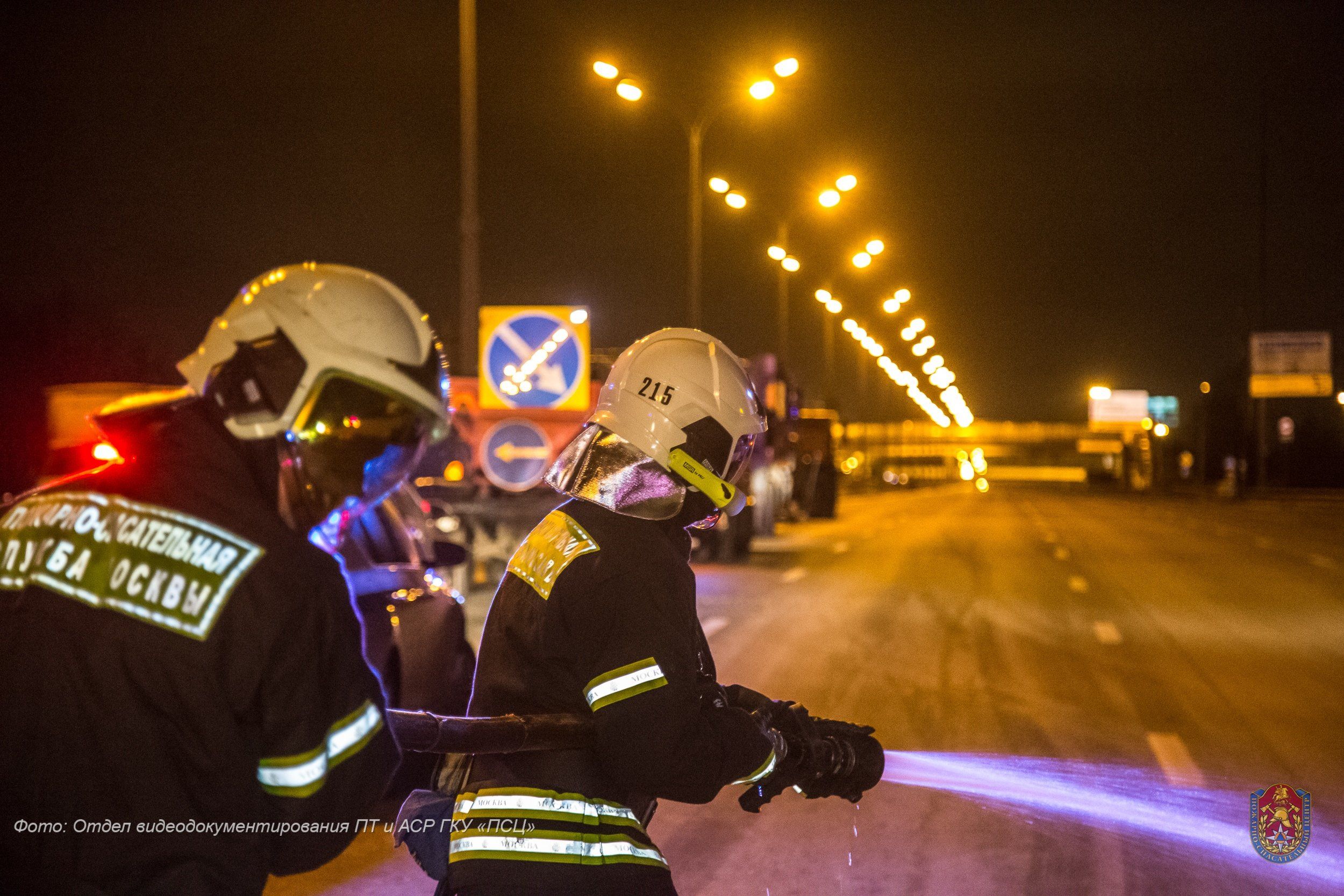 С начала ноября московские пожарные спасли 5 человек при ДТП. Фото: пресс-служба Управления по ТиНАО Департамента ГОЧСиПБ