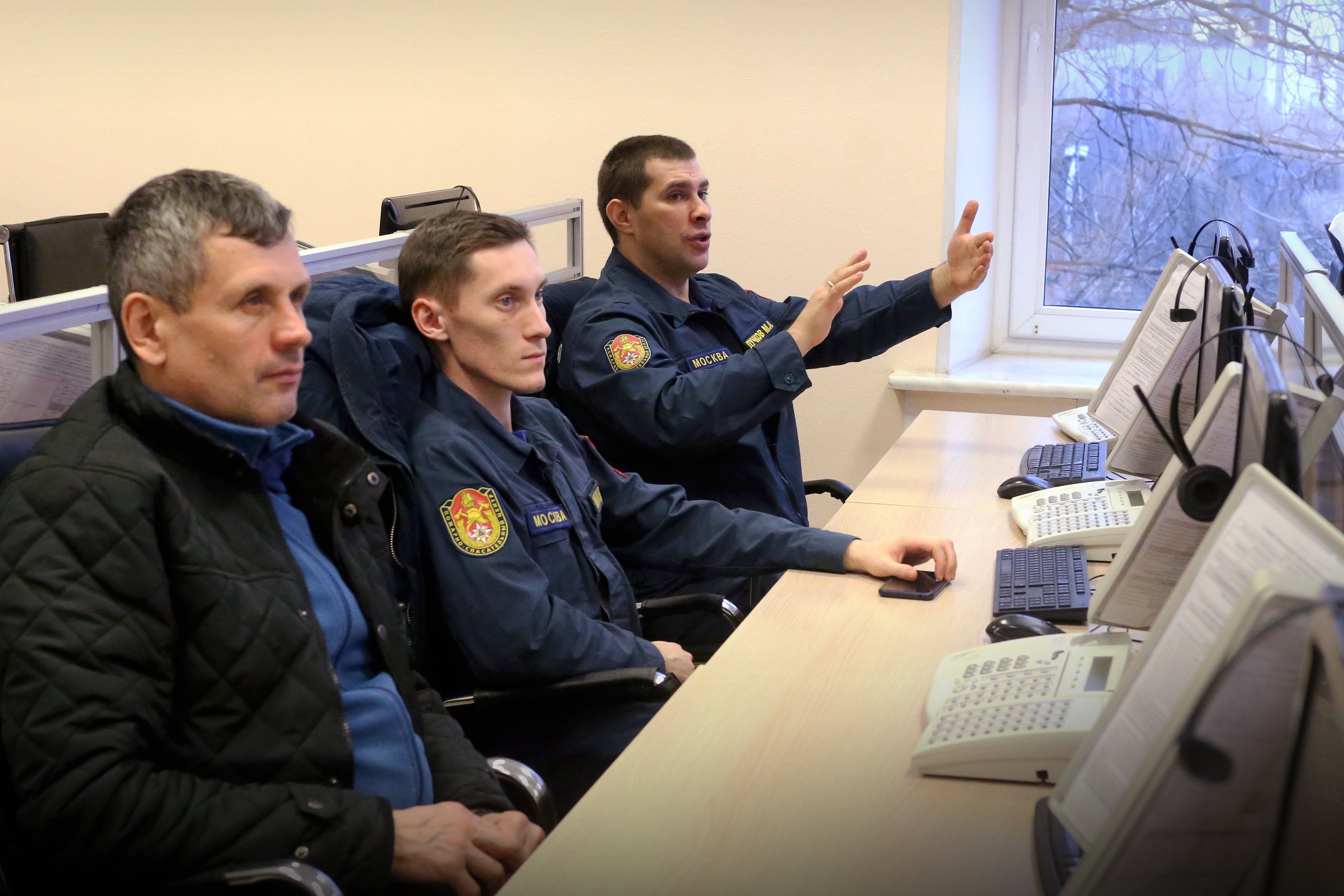 Занятие для диспетчеров пожарно-спасательных отрядов прошли в Службе 112 Москвы