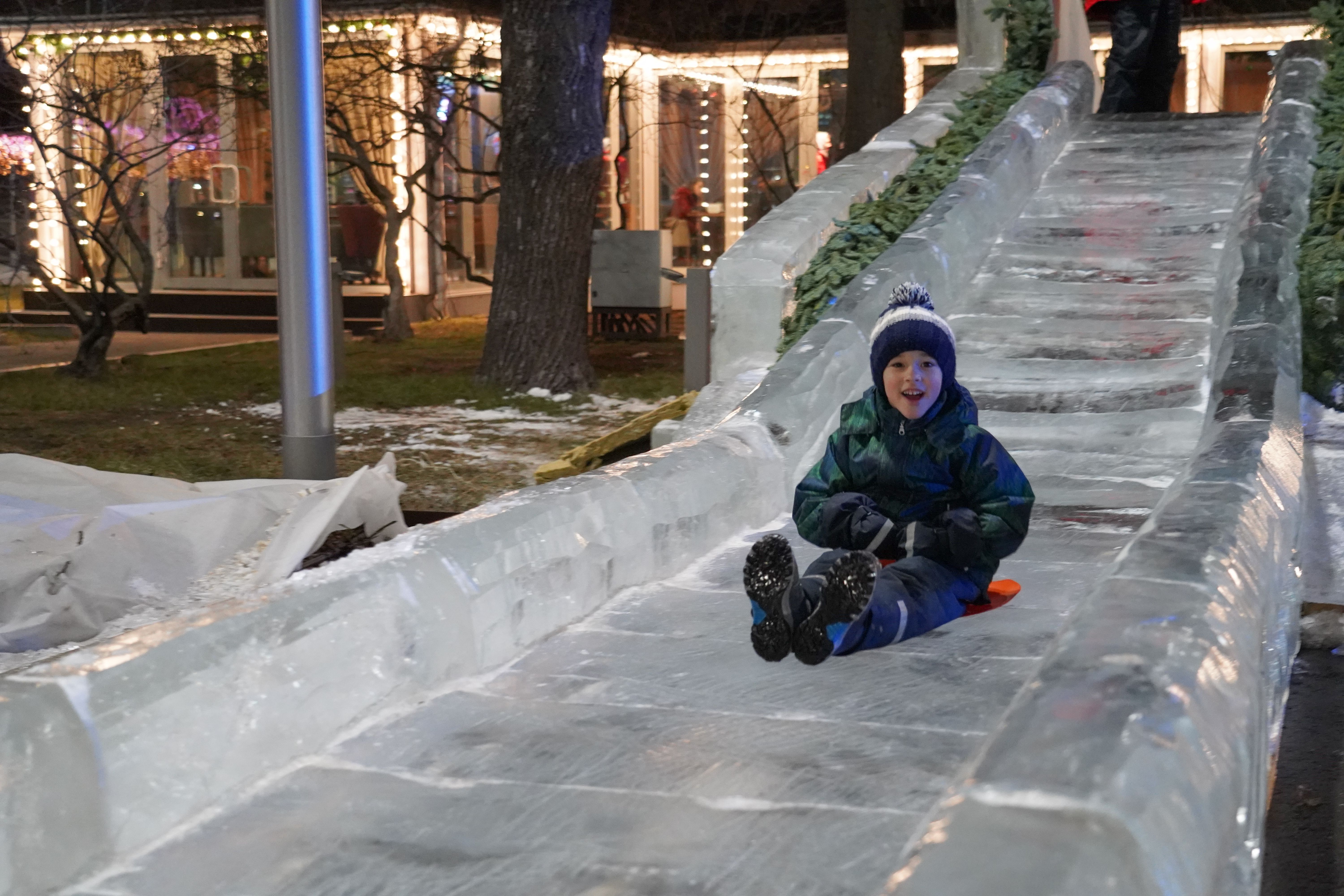 21 декабря 2019 года. Марату Андрохову очень понравилось кататься с первой в столице ледяной горки на зимнем спортивном празднике в Лужниках