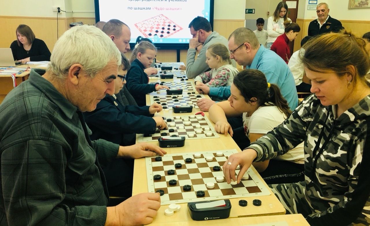Семейный турнир по шашкам состоялся в Марушкинском