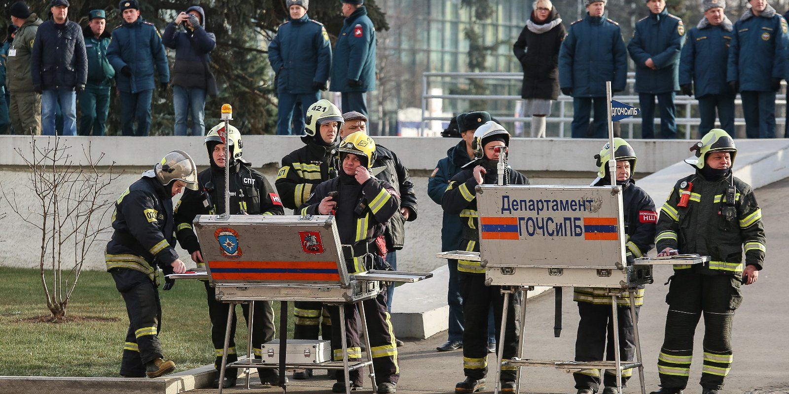 Московские спасатели провели масштабные учения с применением авиации на ВДНХ