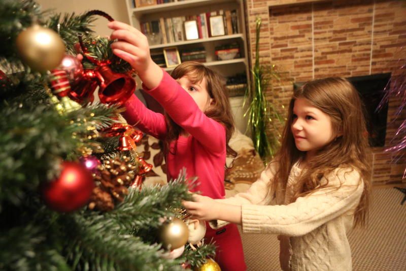 Эксперт посоветовала отложить украшение елки до 31 декабря