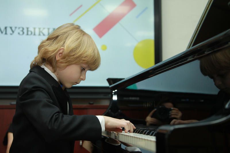 На сцене выступили ученики с 1 по 7 классы отделения фортепиано. Фото: Наталия Нечаева, «Вечерняя Москва»