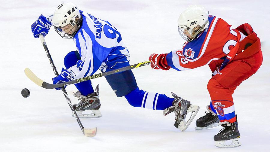 Спортсмены из Кленовского победили в хоккейном матче