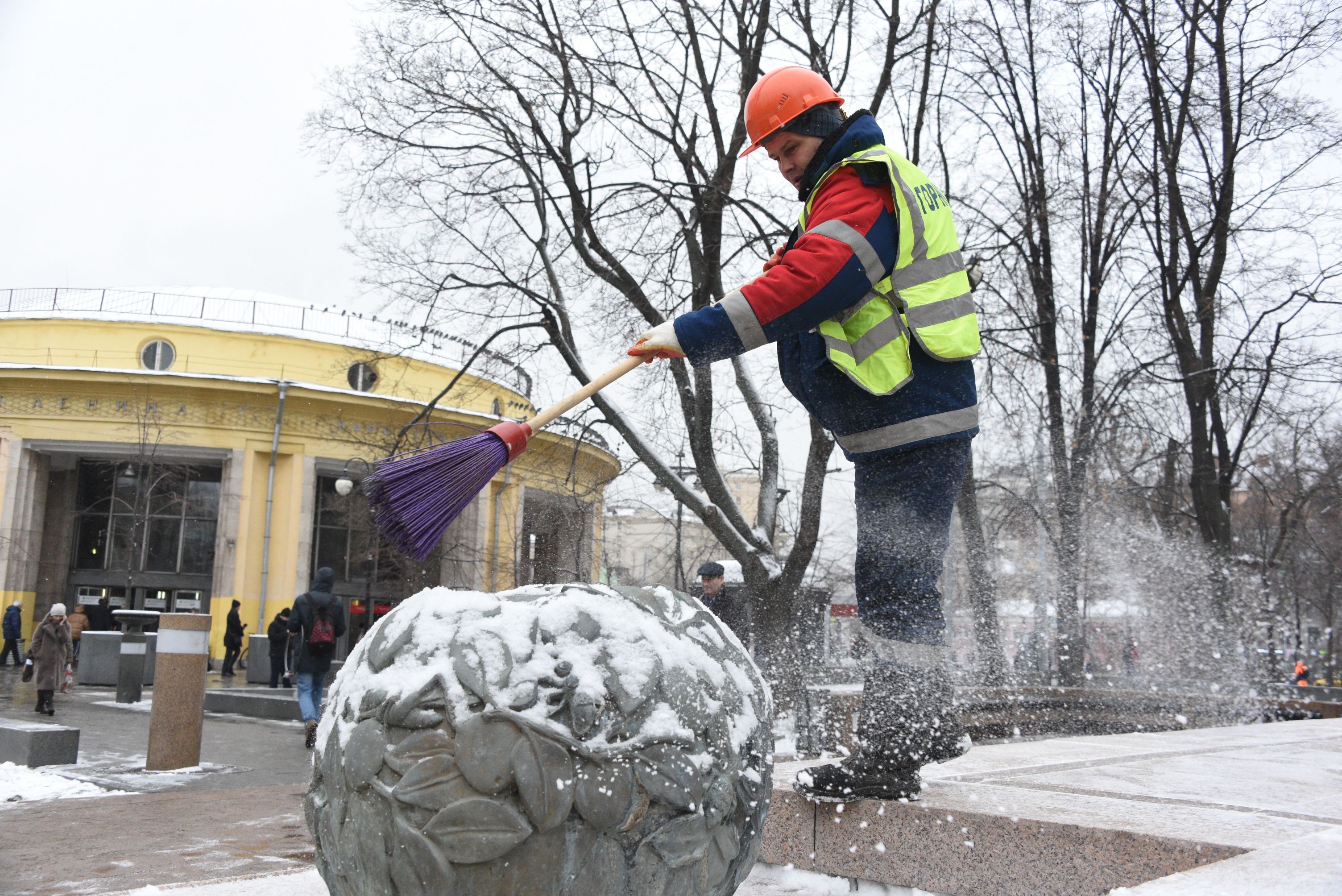 Мягкая зима останется в Москве еще на неделю