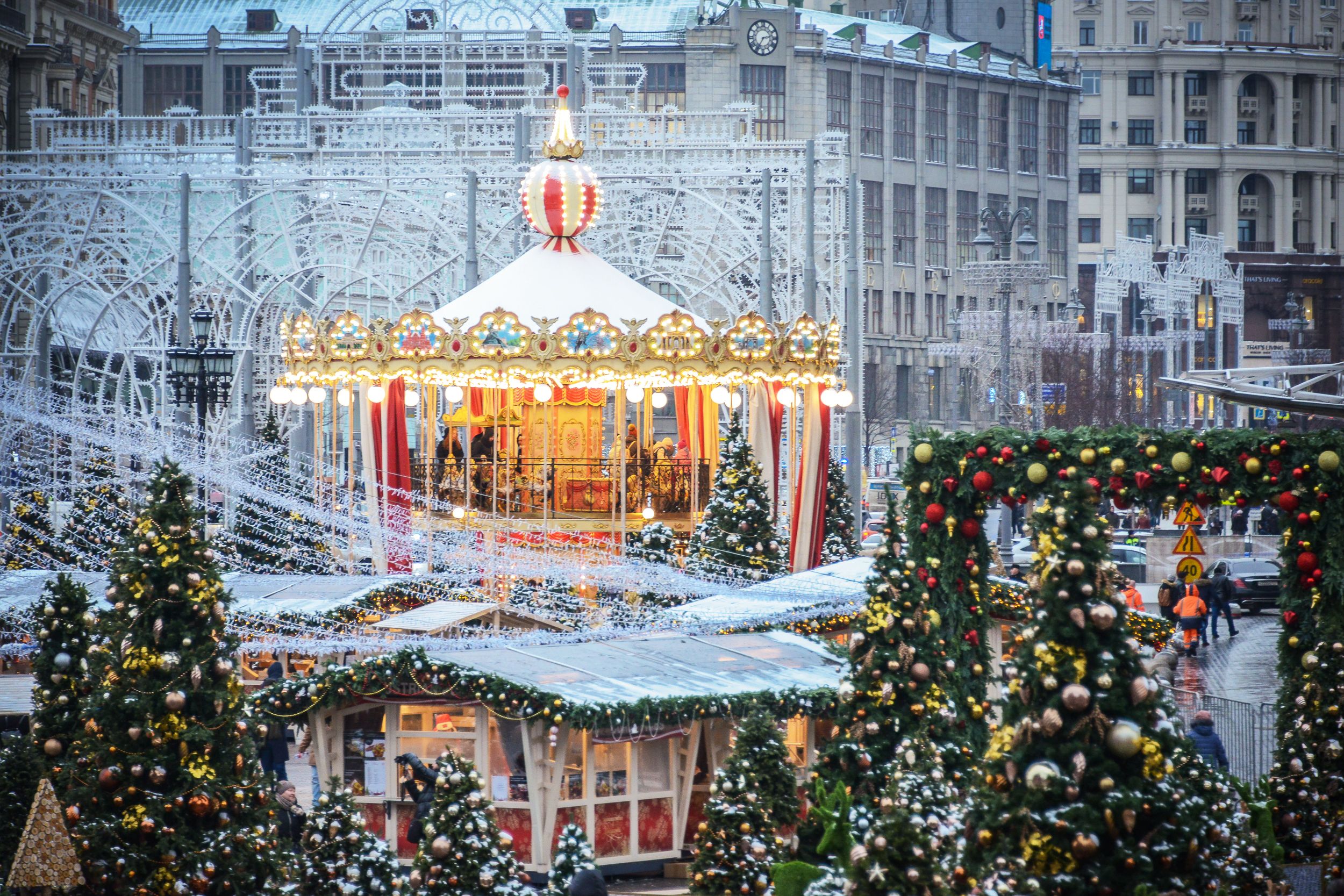 Новогодние ели в Москве начнут убирать 31 января