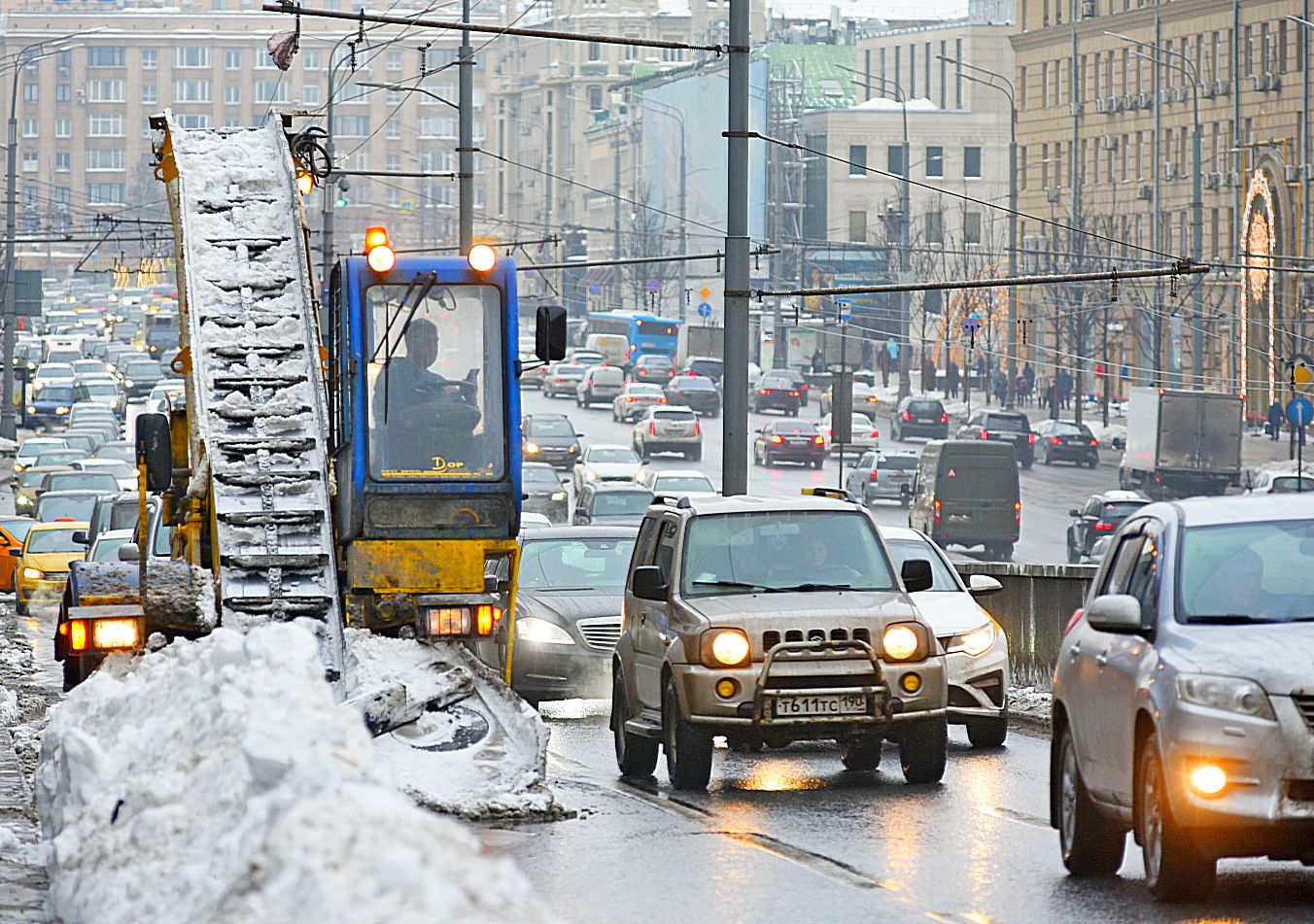 Популярность личного транспорта упала на треть в Москве