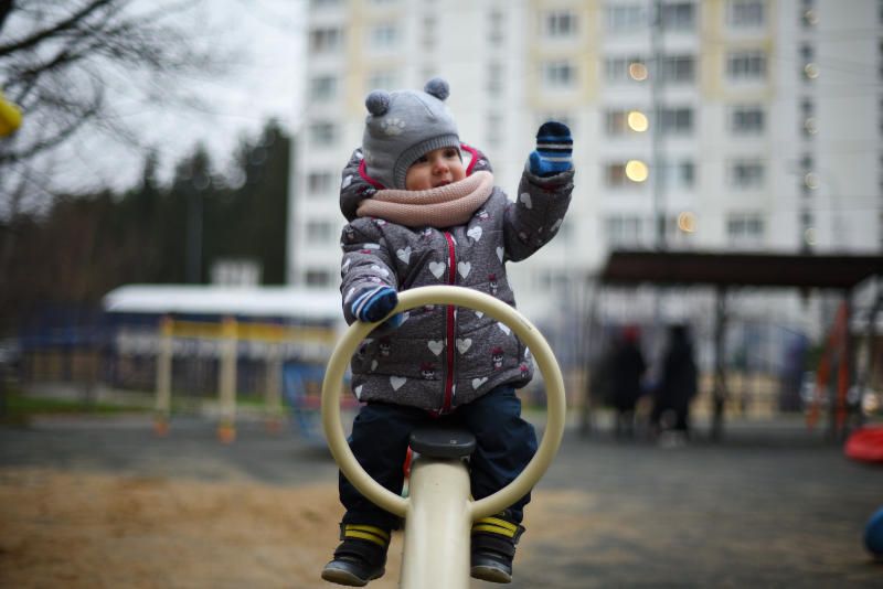 В 2020 году упор будет сделан на установку детских площадок. Фото: Александр Кожохин