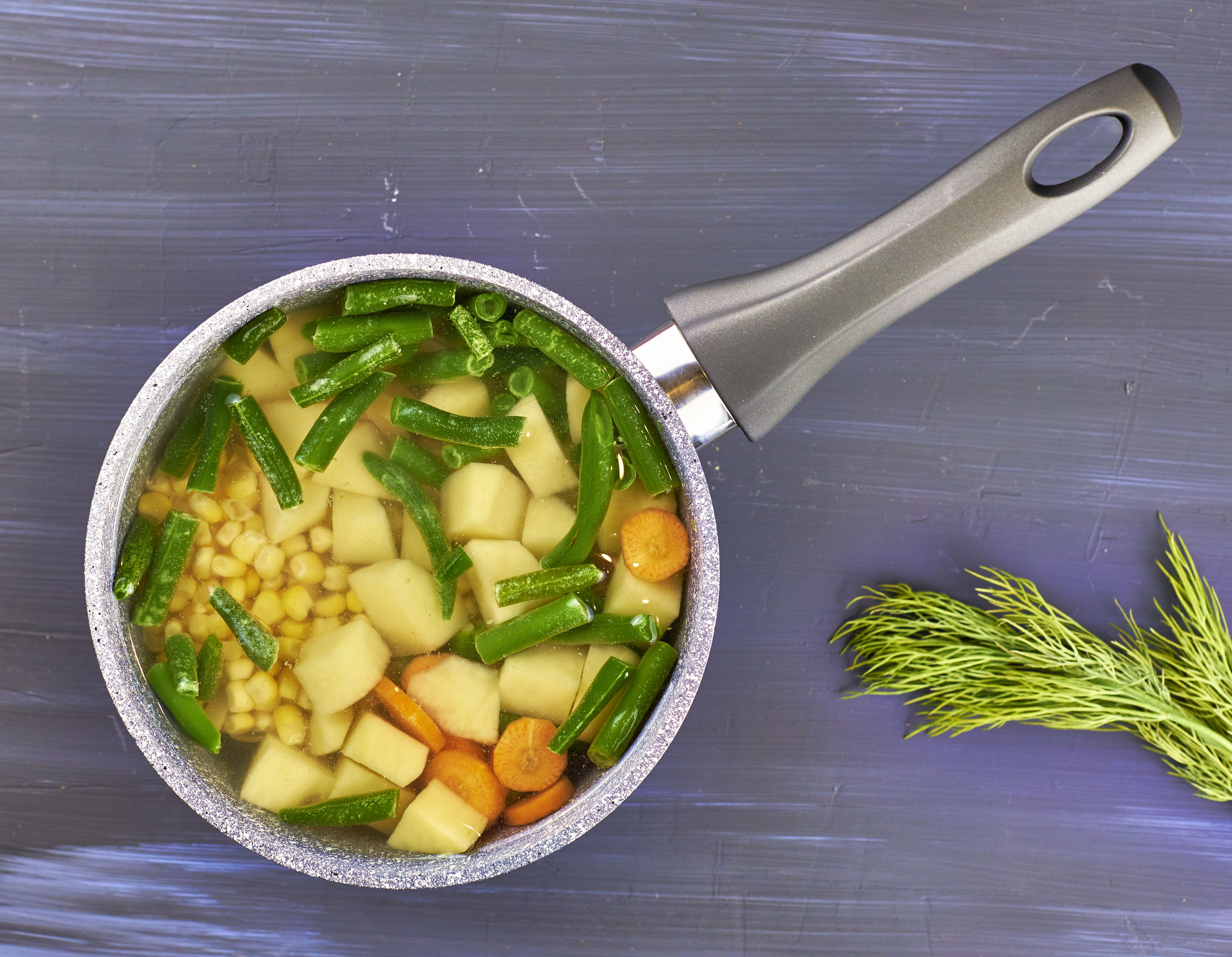 Постный суп с овощами. Овощи для супа. Овощные нежирные супы. Постный суп из овощей. Овощной суп Геншин.