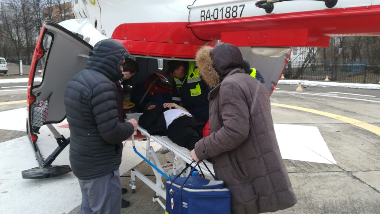 Санитарный вертолет доставил пациента из Яковлевского в больницу