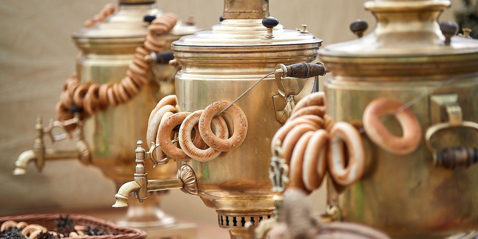 Ретро чайники и самовары прошлого столетия: выставку сервизов открыли в библиотеке Троицка