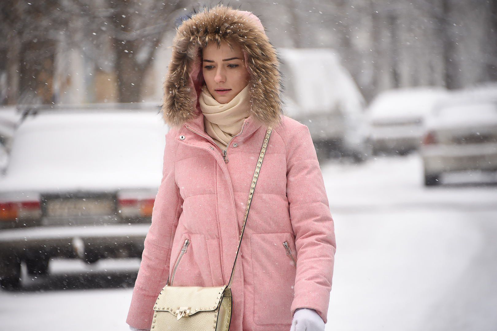 Холод и снег пообещали москвичам в понедельник