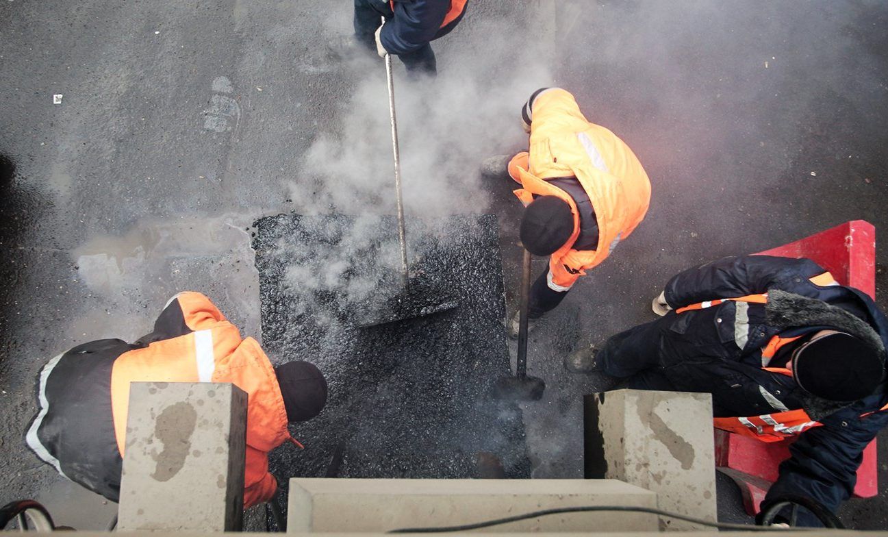 Подрядчики реализуют ремонт асфальтобетонного покрытия. Фото: сайт мэра Москвы