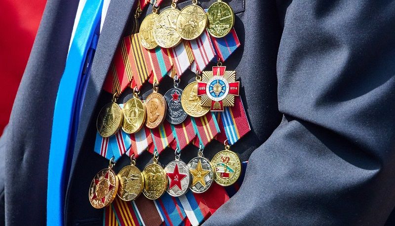 Ветеранов из Воскресенского наградили юбилейными медалями