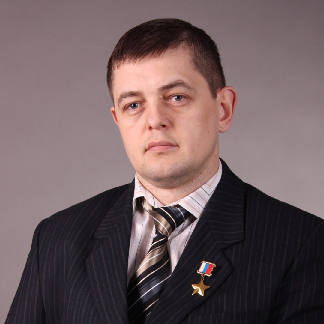 На фото майор спецназа Внутренних войск МВД России, Герой России Игорь Задорожный
