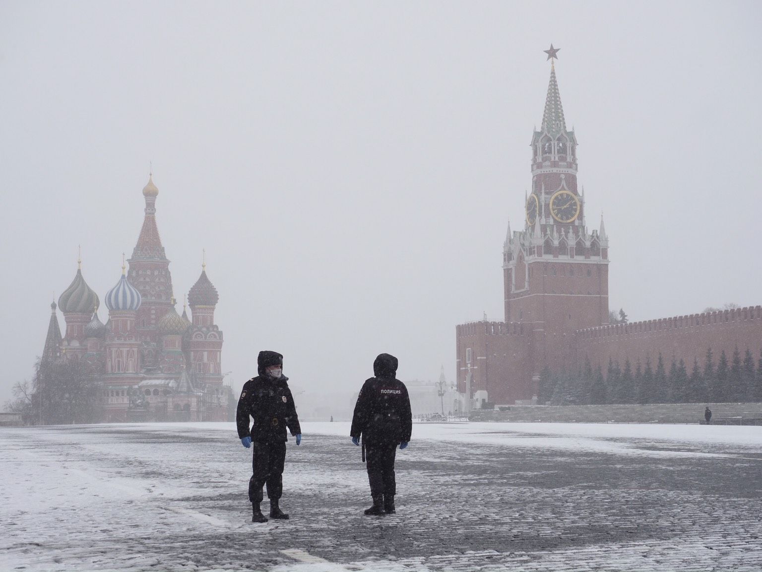 Мокрый снег и сильный ветер ожидаются в Москве