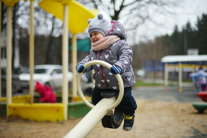 Более 20 ограждений детских и спортивных площадок планируют покрасить в Новофедоровском