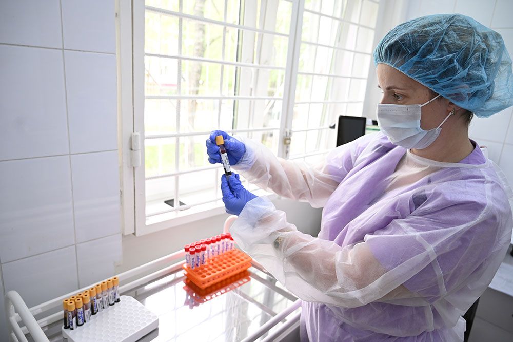 Врачи выявили еще 3 238 случаев коронавируса в Москве