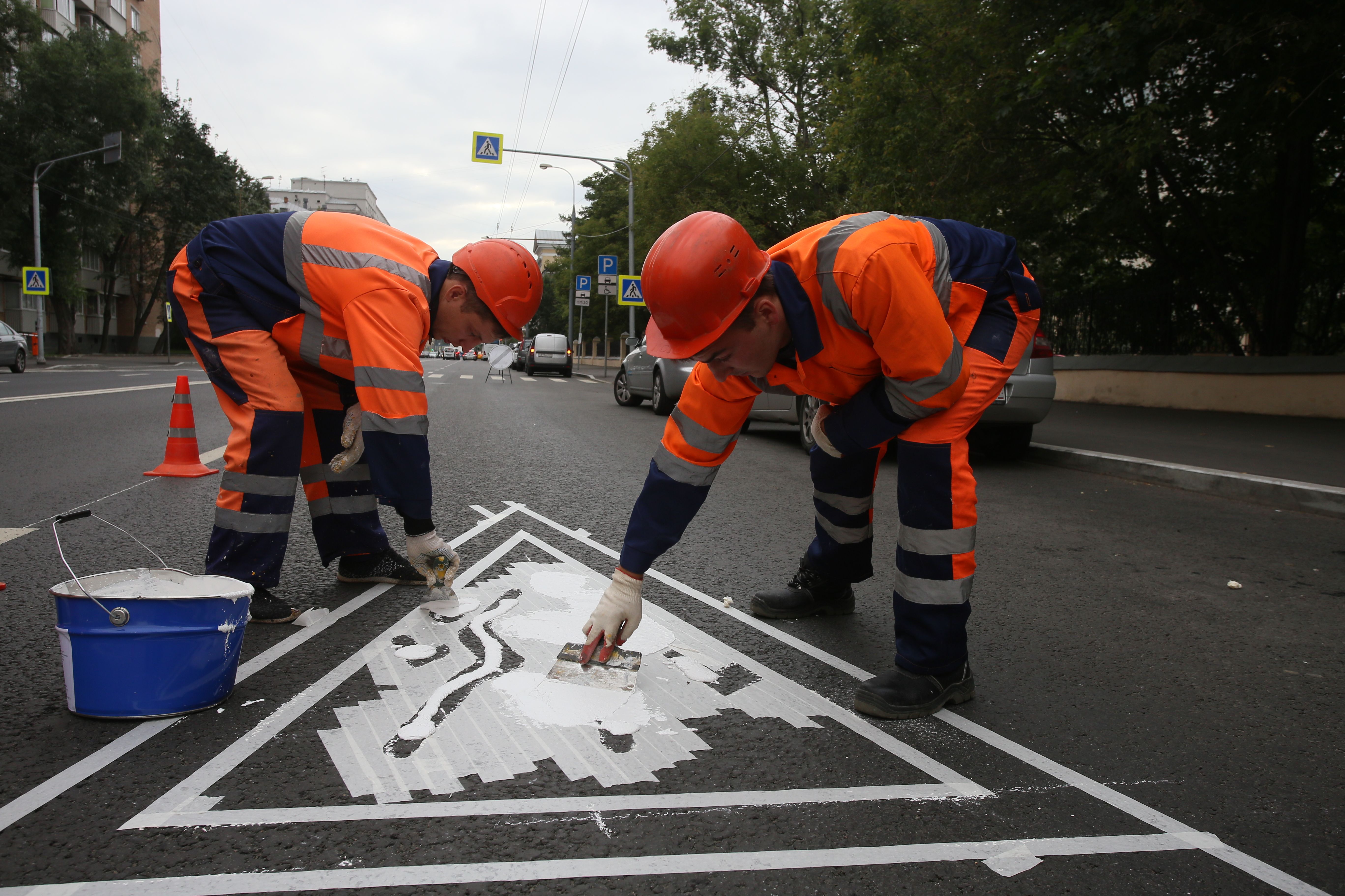Светоотражающую разметку нанесли на дороге в Рязановском