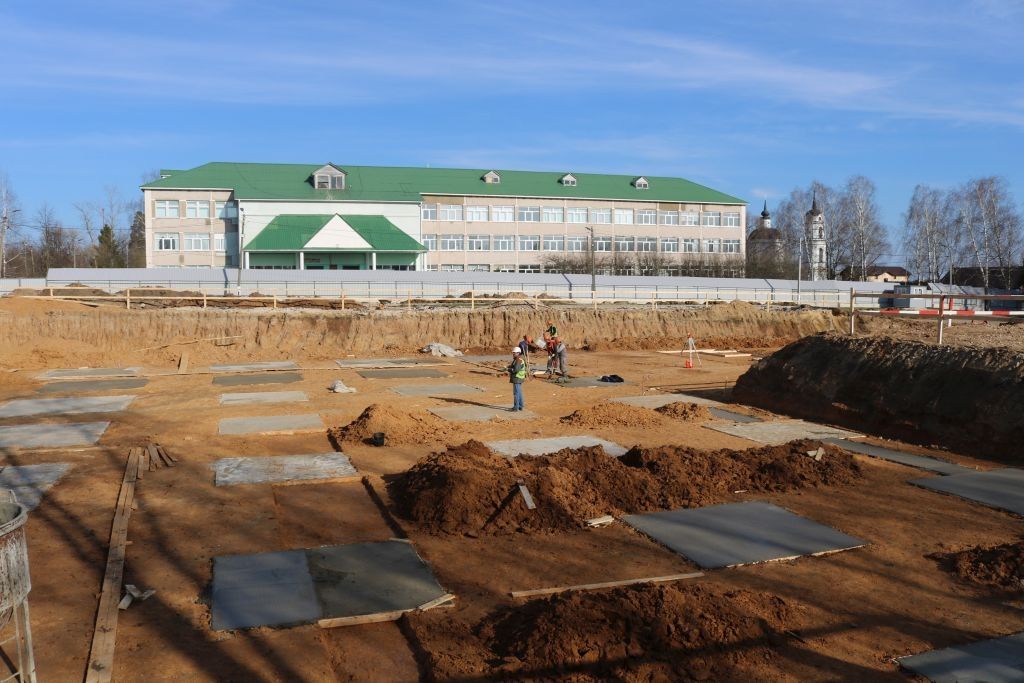 Строительство нового корпуса школы №2073 на 350 мест возобновили в Кленове