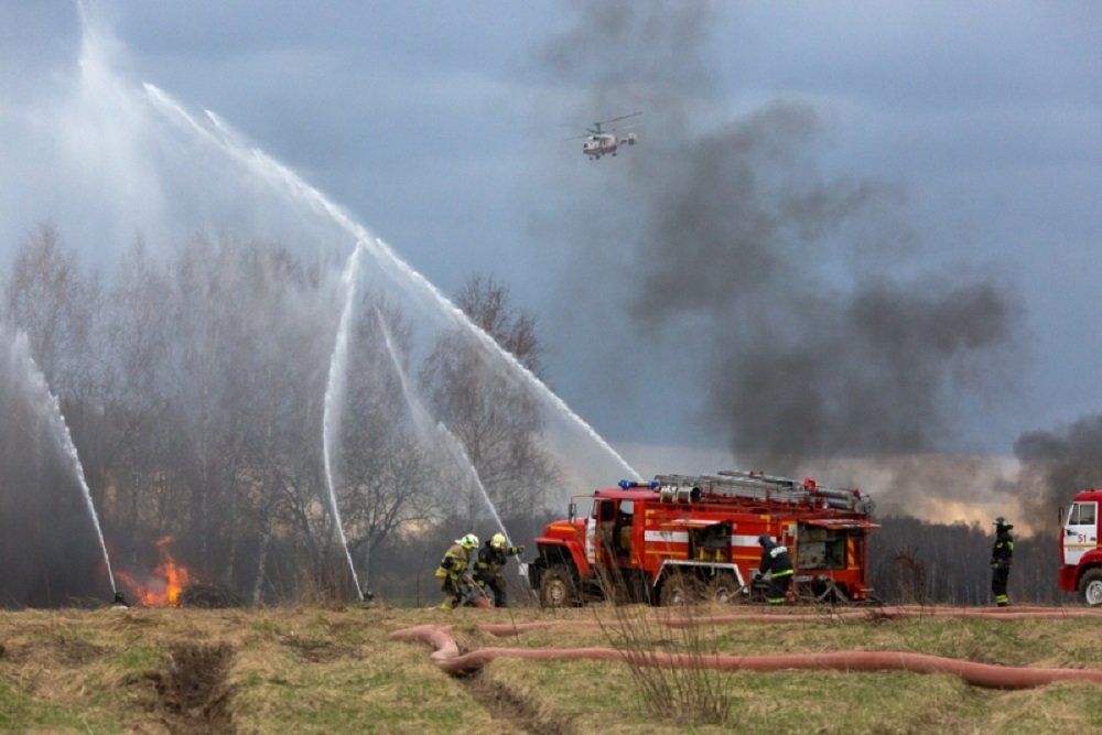 Пожарные столицы отмечают профессиональный праздник