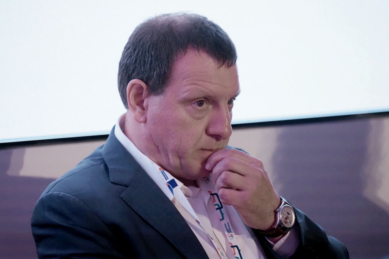 На фото руководитель Общественного штаба по контролю и наблюдению за общероссийским голосованием в Москве Илья Массух.