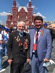 На фото: Михаил Щербенко с министром Департамента труда и социальной защиты населения Москвы